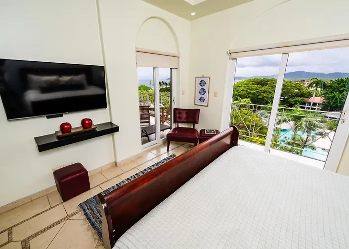 Oceanview In Town Huge Pool Acss Apartahotel